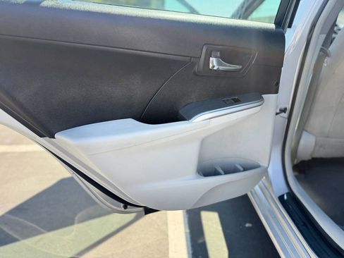 Used 2014 Toyota Camry LE image 11