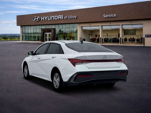 New 2026 Hyundai Elantra SE FWD image 5