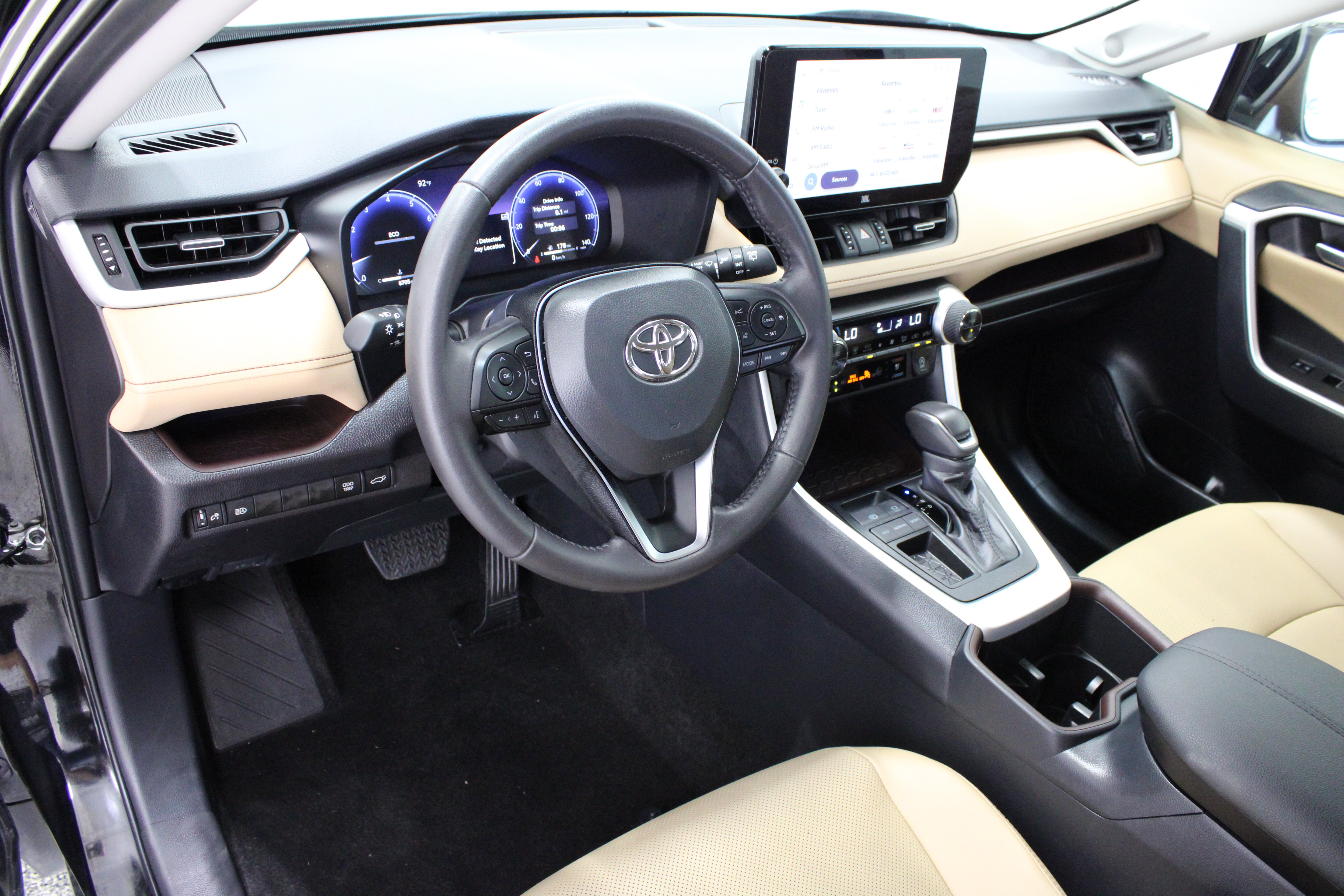 Used 2025 Toyota RAV4 Limited FWD image 13