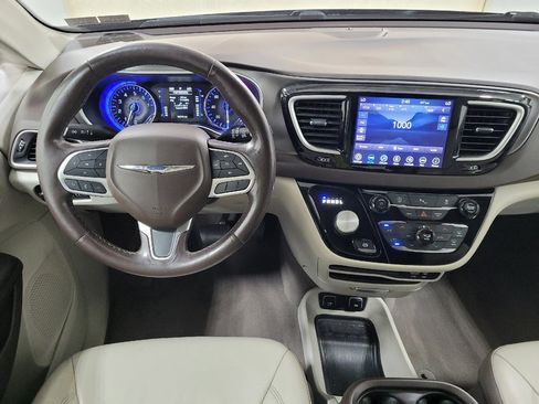 Used 2019 Chrysler Pacifica Touring-L FWD image 22