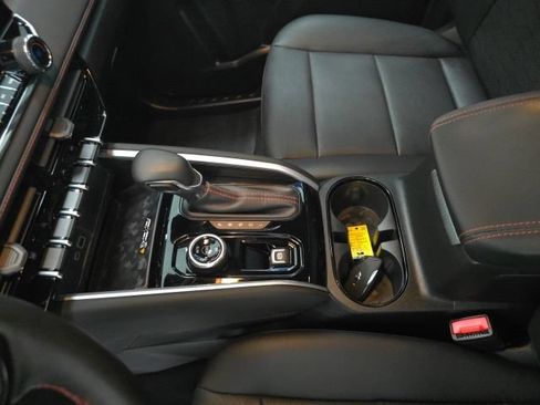 Used 2025 Chevrolet Colorado Z71 w/ Z71 Convenience Package 2 AWD/4WD image 19
