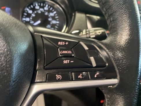 Used 2020 Nissan Rogue SV AWD/4WD image 16