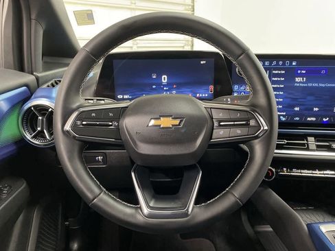 Used 2025 Chevrolet Equinox EV LT w/ Convenience Package image 19