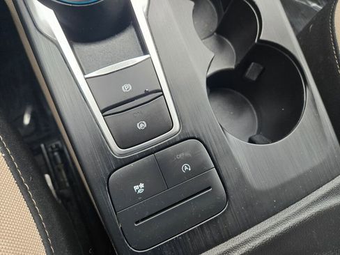 Used 2022 Ford Escape SE w/ SE Sport Appearance Package image 17