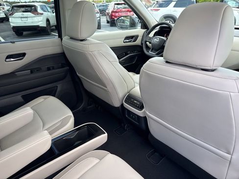 New 2026 Nissan Pathfinder SL w/ SL Premium Package FWD image 24