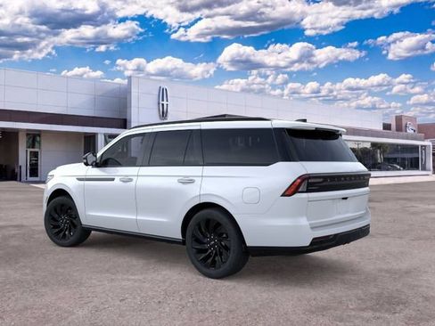 New 2026 Lincoln Navigator Reserve w/ Jet Appearance Package AWD/4WD image 4