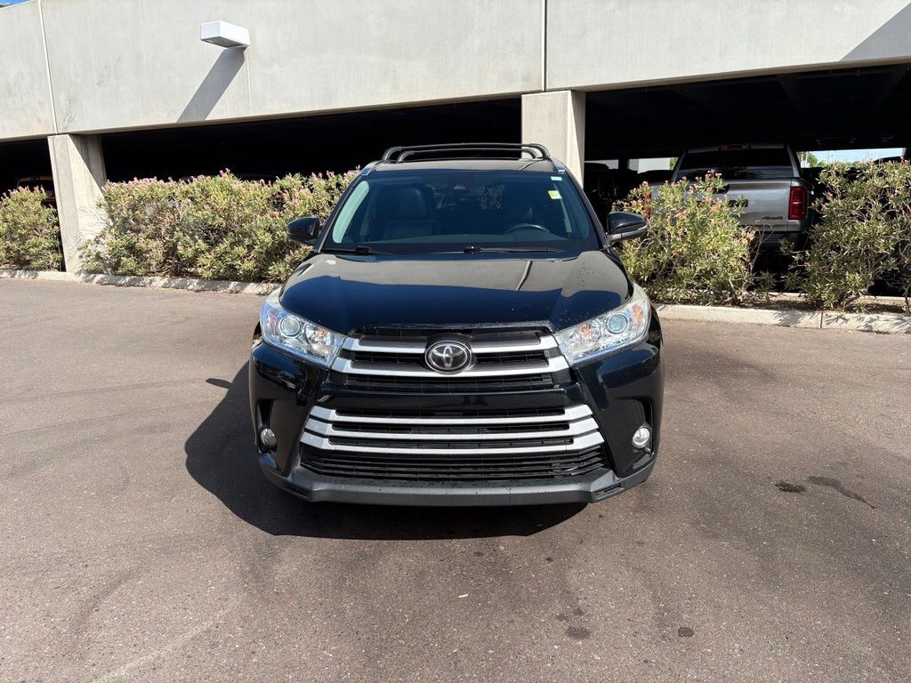 Used 2017 Toyota Highlander XLE w/ Carpet Mat Package FWD image 3