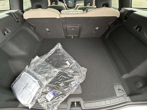 New 2026 Volvo XC60 B5 Core w/ Climate Package AWD/4WD image 17