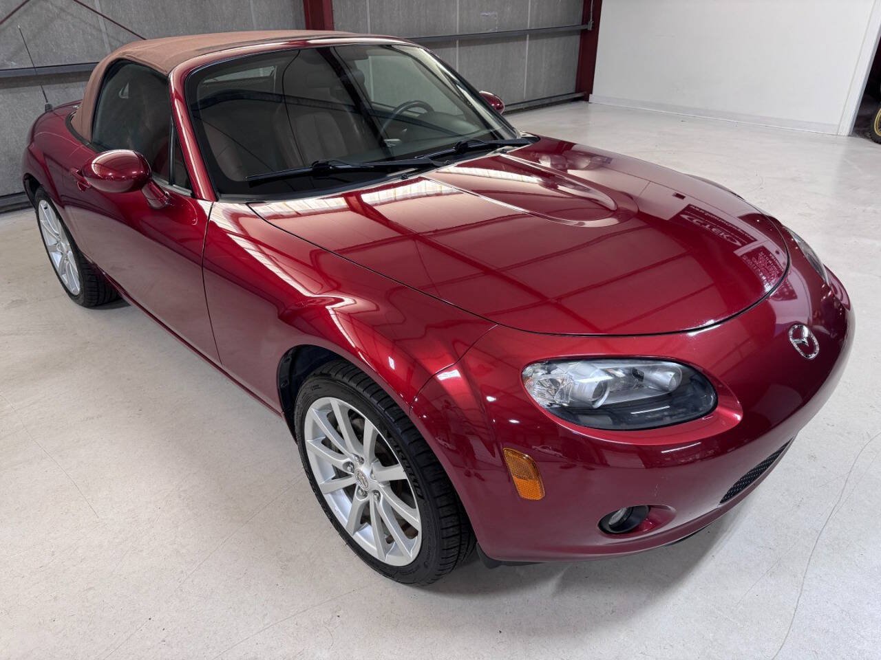 Used 2007 MAZDA MX-5 Miata Grand Touring w/ Premium Pkg RWD image 20
