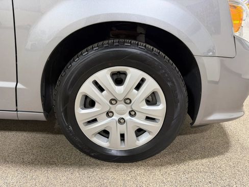 Used 2019 Dodge Grand Caravan SE FWD image 52