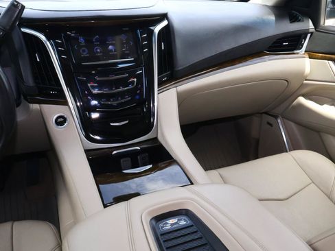 Used 2019 Cadillac Escalade Premium Luxury AWD/4WD image 18