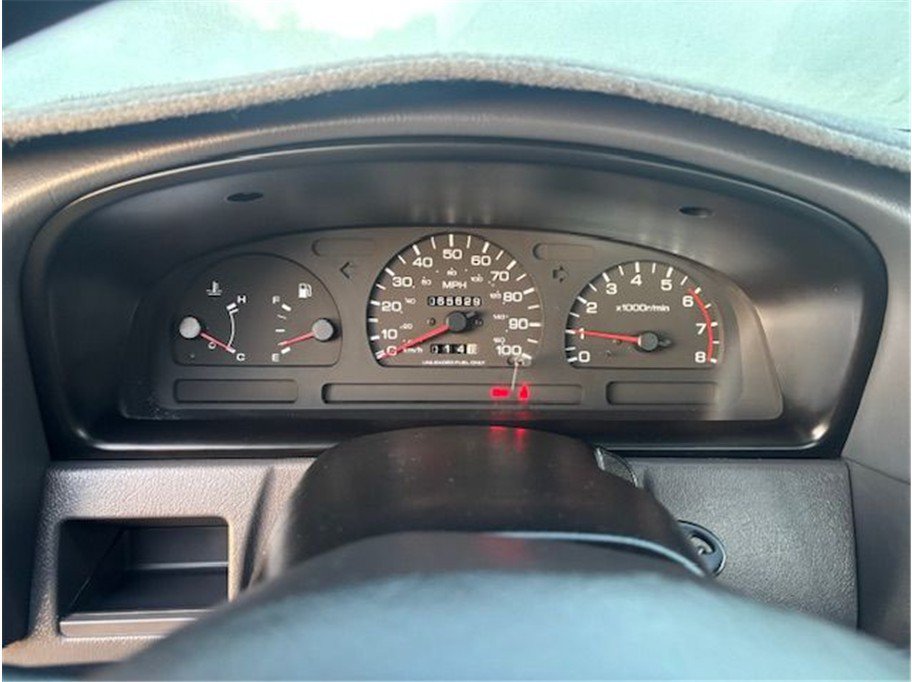 Used 1997 Nissan Pickup 4x4 King Cab image 12