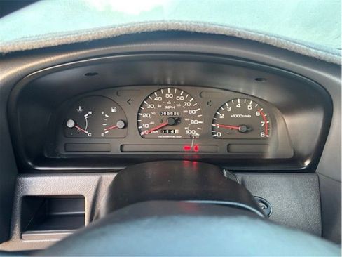 Used 1997 Nissan Pickup 4x4 King Cab image 12