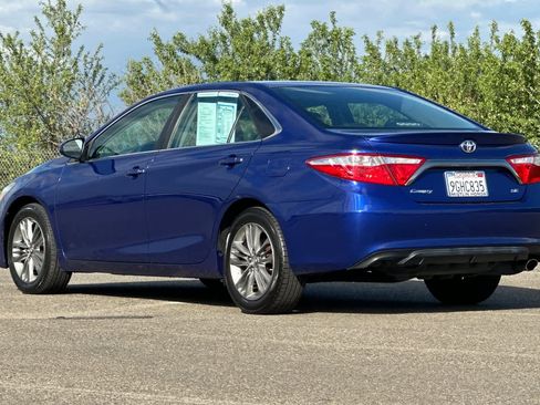 Used 2015 Toyota Camry SE w/ Moonroof Package image 5