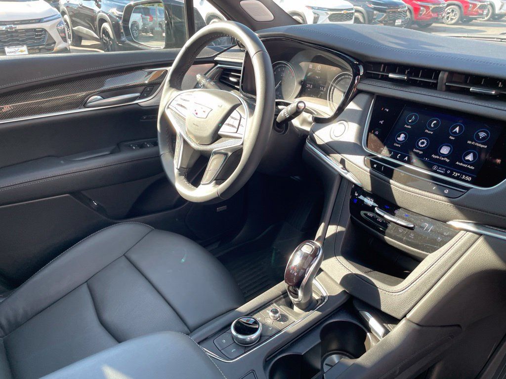 Used 2025 Cadillac XT5 Sportv w/ LPO, Bronce Accent Package AWD/4WD image 14