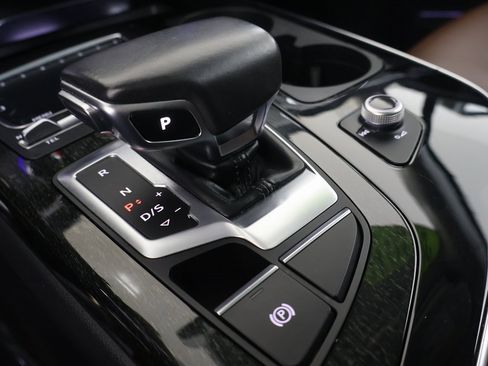 Used 2018 Audi Q7 3.0T Premium Plus w/ Premium Plus Package image 4