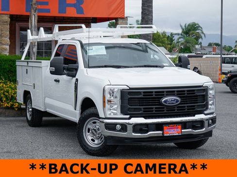 Used 2024 Ford F250 XL w/ XL Chrome Package image 2