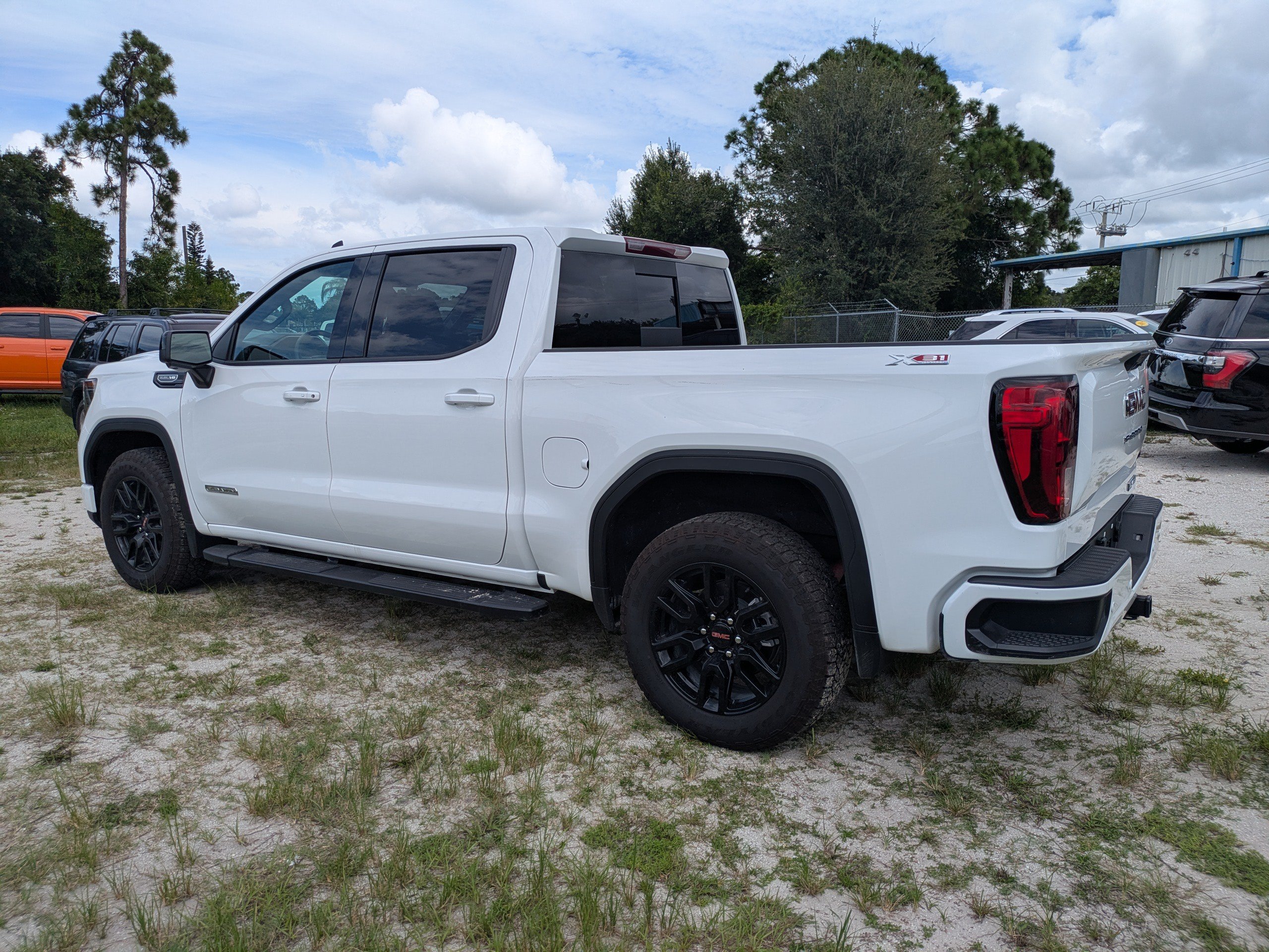 Used 2026 GMC Sierra 1500 Elevation w/ Elevation Premium Package AWD/4WD image 6
