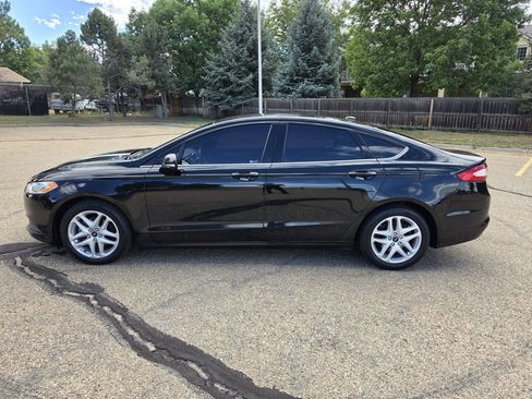 Used 2016 Ford Fusion SE FWD image 2
