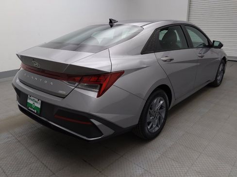 Used 2025 Hyundai Elantra Hybrid FWD image 9