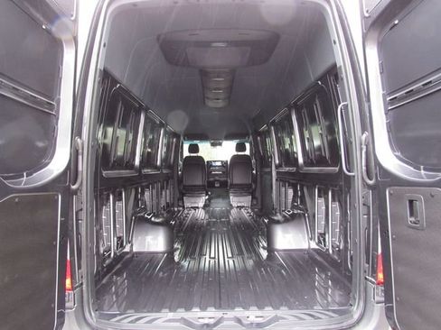 Used 2025 Mercedes-Benz Sprinter 4500 image 24