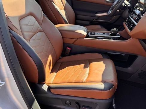 Used 2025 Nissan Pathfinder Platinum w/ Cargo Package image 13