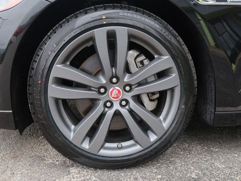 Used 2019 Jaguar XJ R-Sport image 58