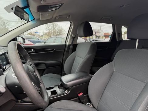 Used 2019 Kia Sorento AWD V6 image 12