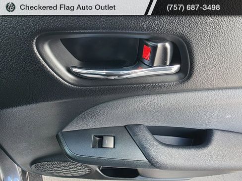 Used 2022 Toyota Prius XLE image 49