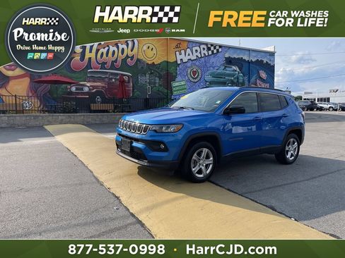 Used 2024 Jeep Compass Latitude AWD/4WD image 1