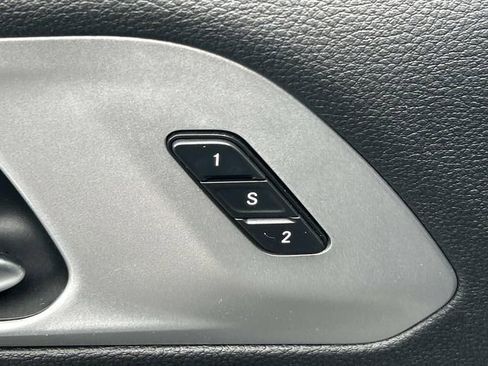 Used 2018 Chrysler Pacifica Limited w/ Advanced Safetytec Group FWD image 23