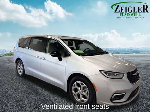 Used 2024 Chrysler Pacifica Limited FWD image 13