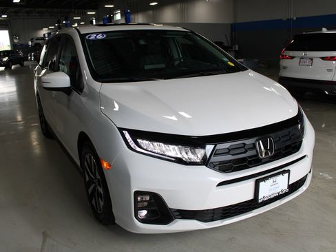 Certified 2026 Honda Odyssey EX-L image 3