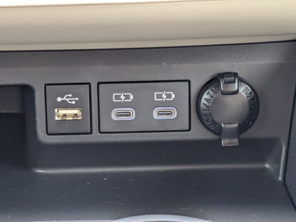 Used 2024 Toyota Highlander XLE FWD image 26