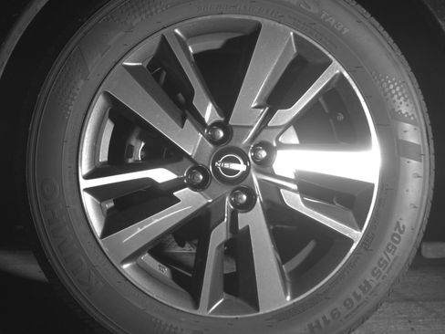 Used 2025 Nissan Versa SV image 12