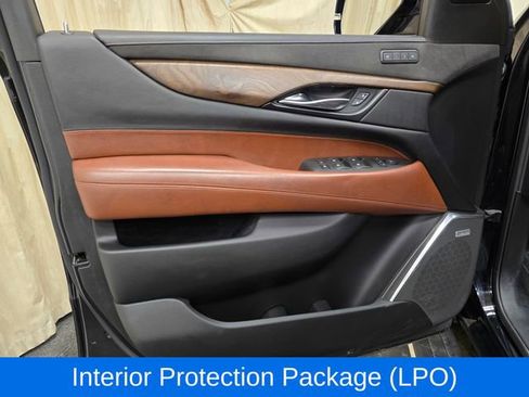 Used 2020 Cadillac Escalade Premium Luxury AWD/4WD image 13