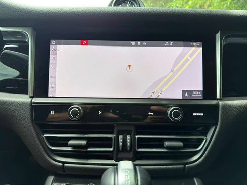 Certified 2024 Porsche Macan AWD/4WD image 13