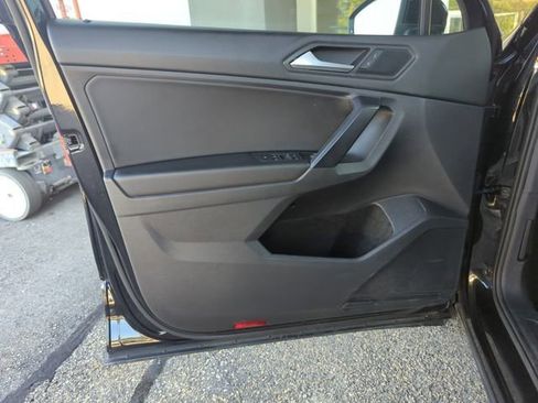 Used 2021 Volkswagen Tiguan SEL image 17
