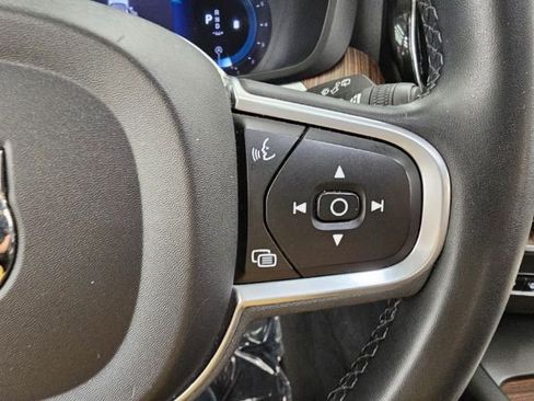 Used 2022 Volvo XC60 B5 Momentum w/ Climate Package image 12