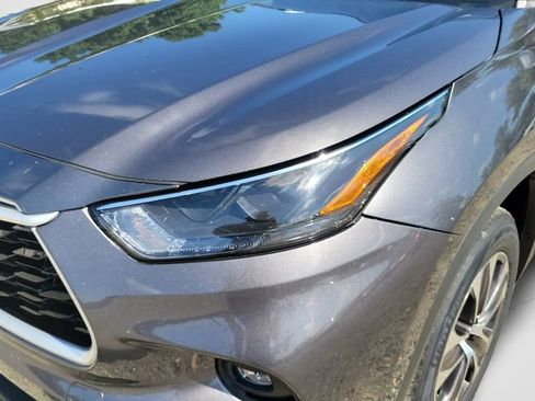 Used 2022 Toyota Highlander XLE FWD image 28