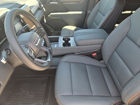 New 2026 GMC Acadia AT4 w/ Luxury Package image 9