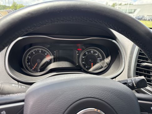 Used 2021 Jeep Cherokee Latitude Plus FWD image 25