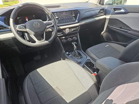 Certified 2024 Volkswagen Taos SE w/ Black Wheel Plus Package AWD/4WD image 4