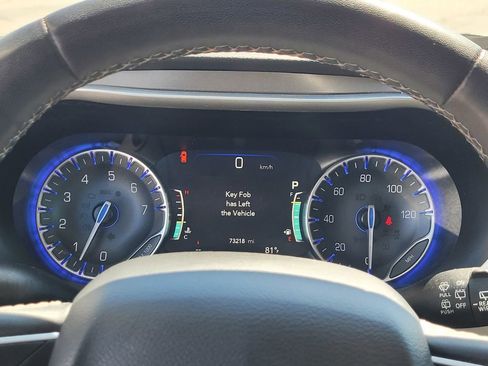 Used 2023 Chrysler Pacifica Touring-L image 26