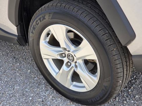 Used 2021 Toyota RAV4 XLE w/ Convenience Package FWD image 8