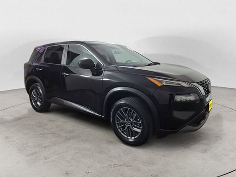 Used 2023 Nissan Rogue S image 2