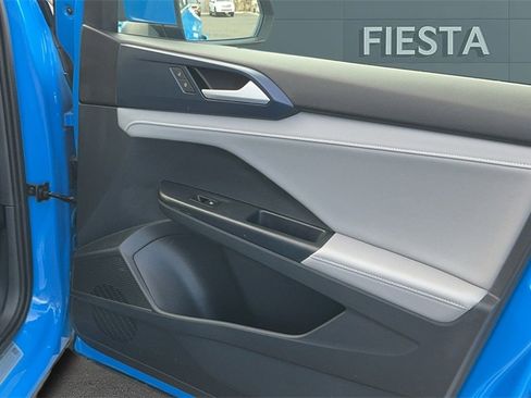 Used 2024 Volkswagen Taos SE image 7