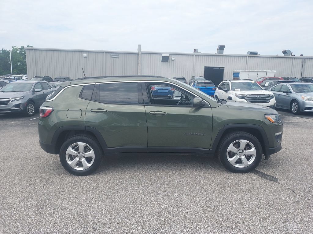 Used 2021 Jeep Compass Latitude w/ Convenience Group AWD/4WD image 8