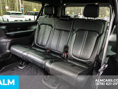 Used 2024 Jeep Wagoneer L Series II w/ Flexible Seating Group AWD/4WD image 22