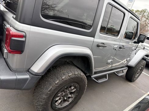 Used 2018 Jeep Wrangler Unlimited Sahara image 11